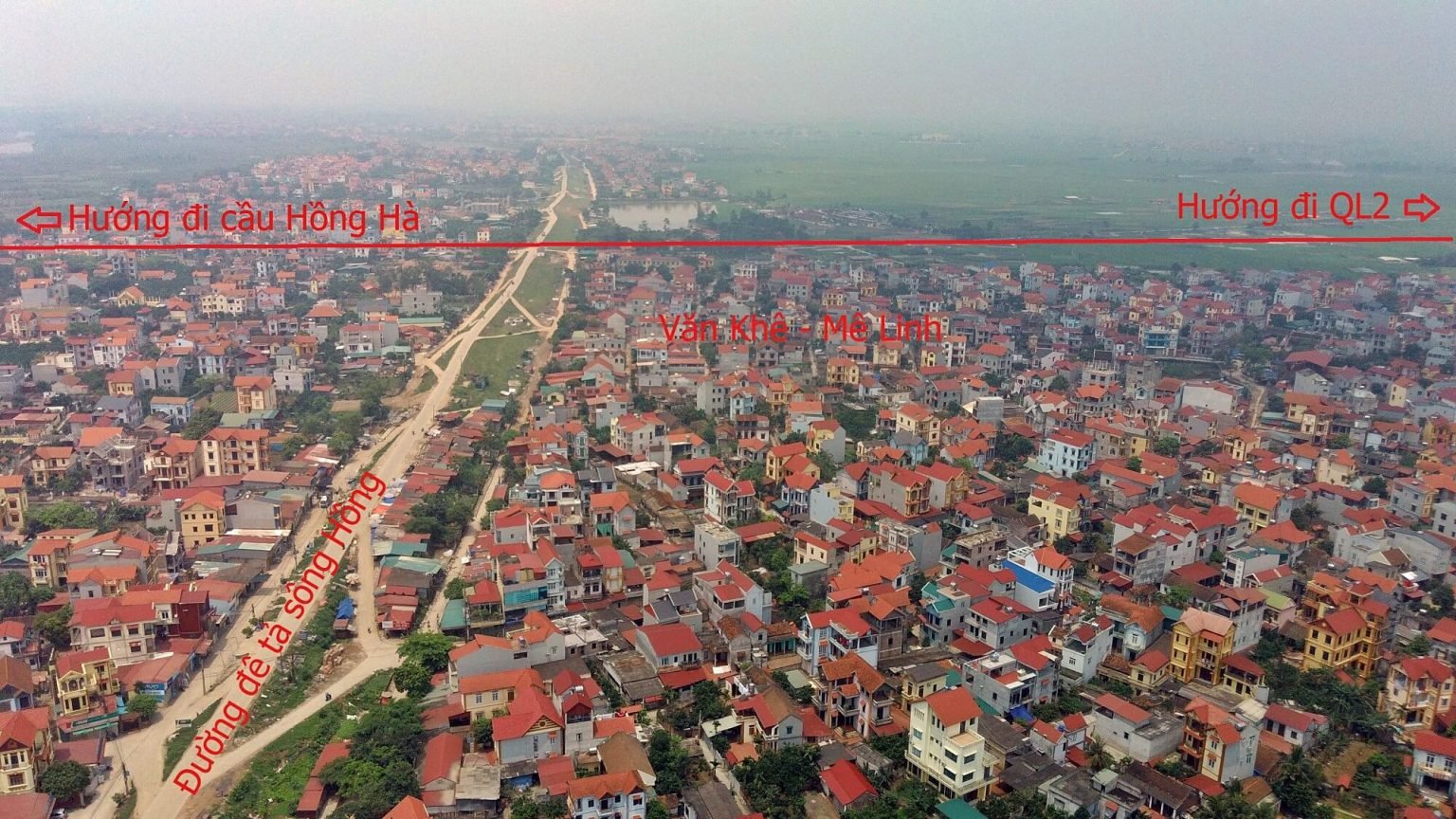 Đường Vành đai 4 dẫn lên cầu Hồng Hà đi qua khu vực đang xây dựng Nhà máy nước mặt sông Hồng. Từ đây, Vành đai 4 hướng về Tân Hội, Đan Phượng và QL32.