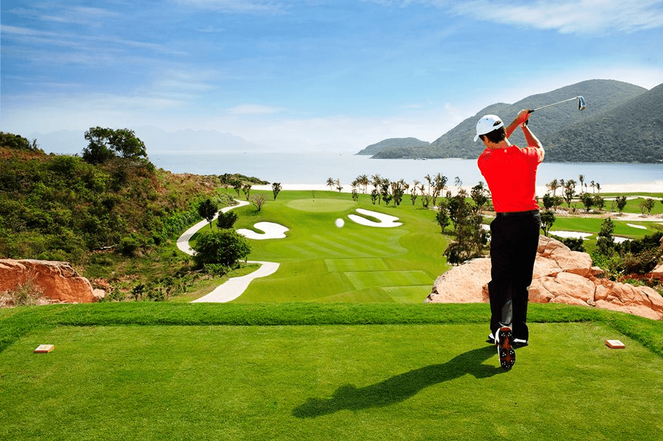 Sân golf Gia Lâm được xây dựng tại vị trí đắc địa