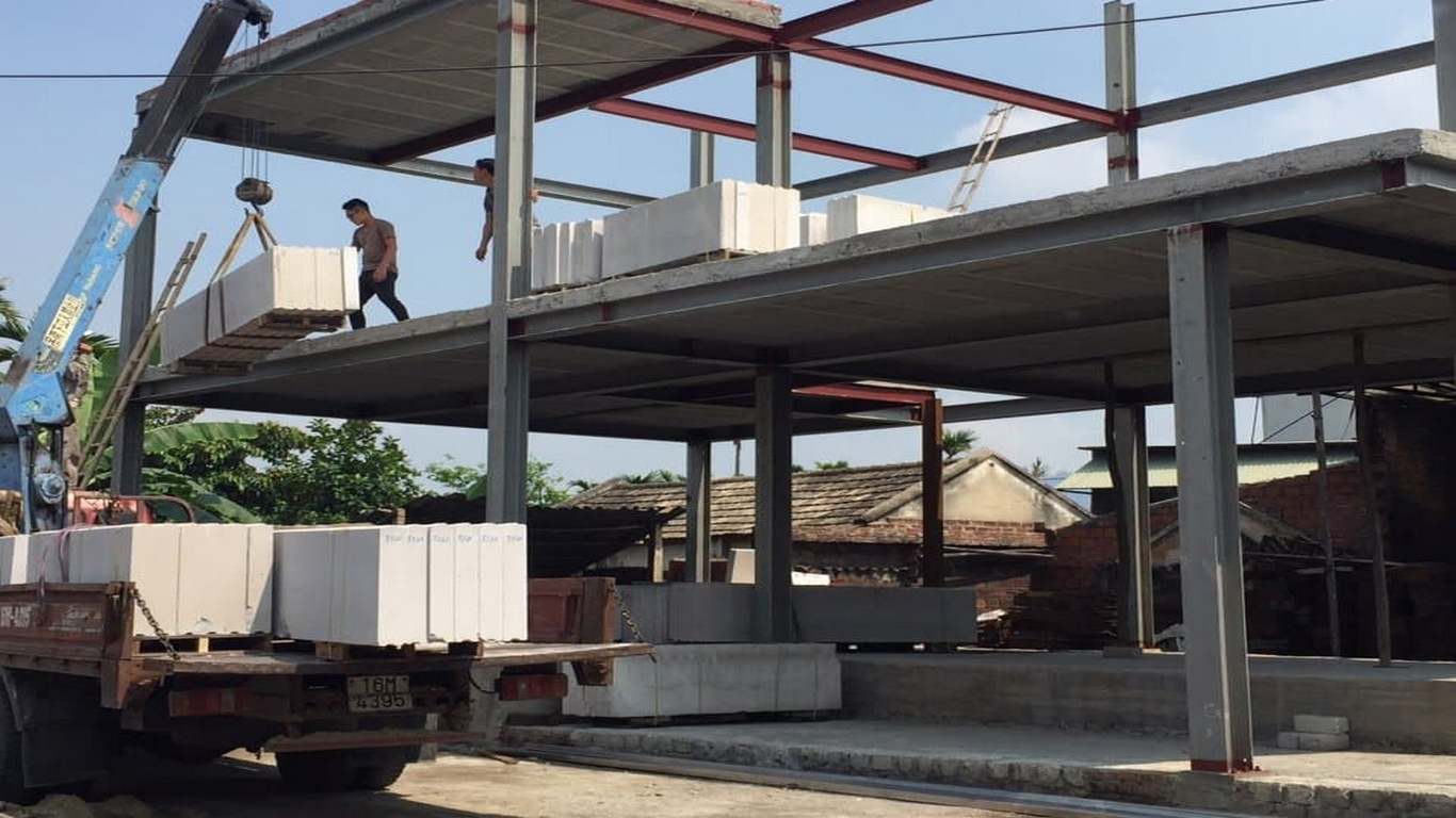 Sử dụng tấm panel khi xây dựng nhà khung thép